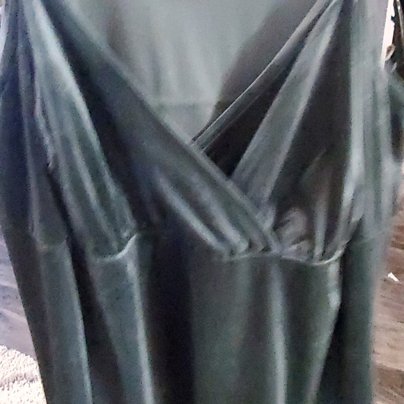 Green velvet torrid shirt - Picture 3 of 3